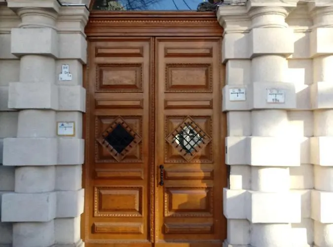 Apartment Andrassy Boulevard Mid-term
