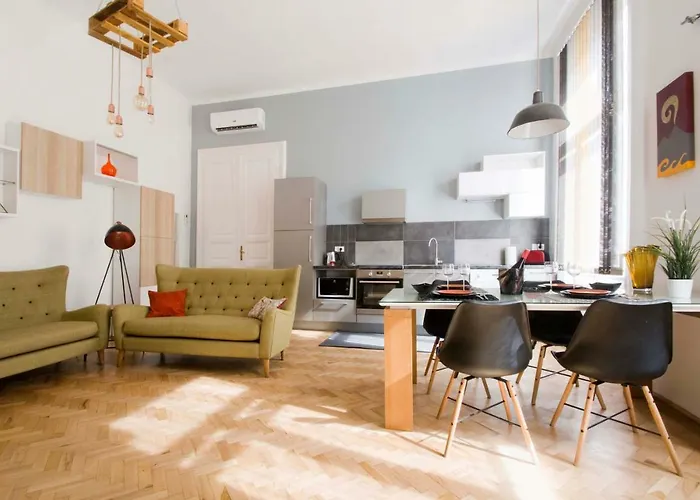 Andrassy Boulevard Mid-term Apartment