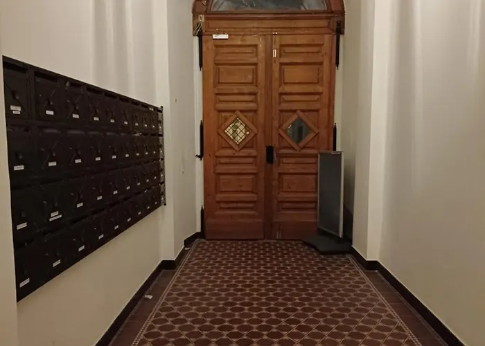 Andrassy Boulevard Mid-term * Budapeşte